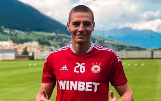 Защитникът на ЦСКА Валентин Антов ще продължи кариерата си във